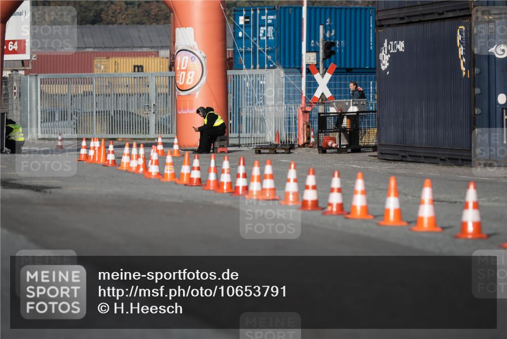 03.10.2026 - Köhlbrandbrückenlauf H.Heesch http://msf.ph/oto/10653791 03.10.2026 09:38:13 Ziel  meine-sportfotos.de