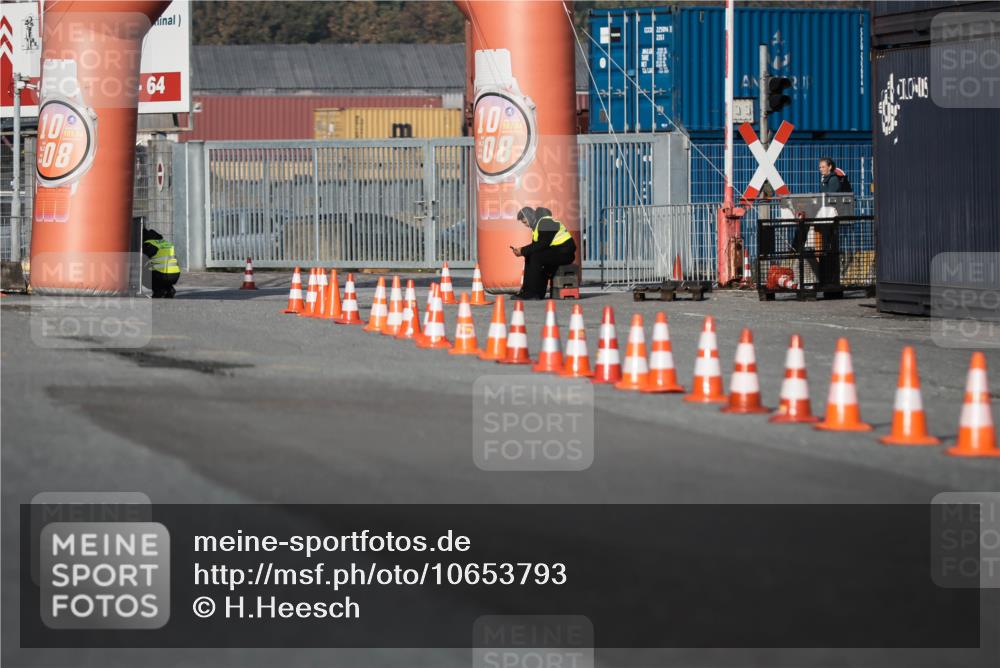 03.10.2026 - Köhlbrandbrückenlauf H.Heesch http://msf.ph/oto/10653793 03.10.2026 09:38:13 Ziel  meine-sportfotos.de