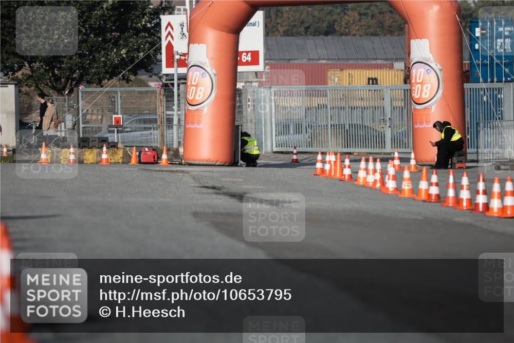03.10.2026 - Köhlbrandbrückenlauf H.Heesch http://msf.ph/oto/10653795 03.10.2026 09:38:14 Ziel  meine-sportfotos.de