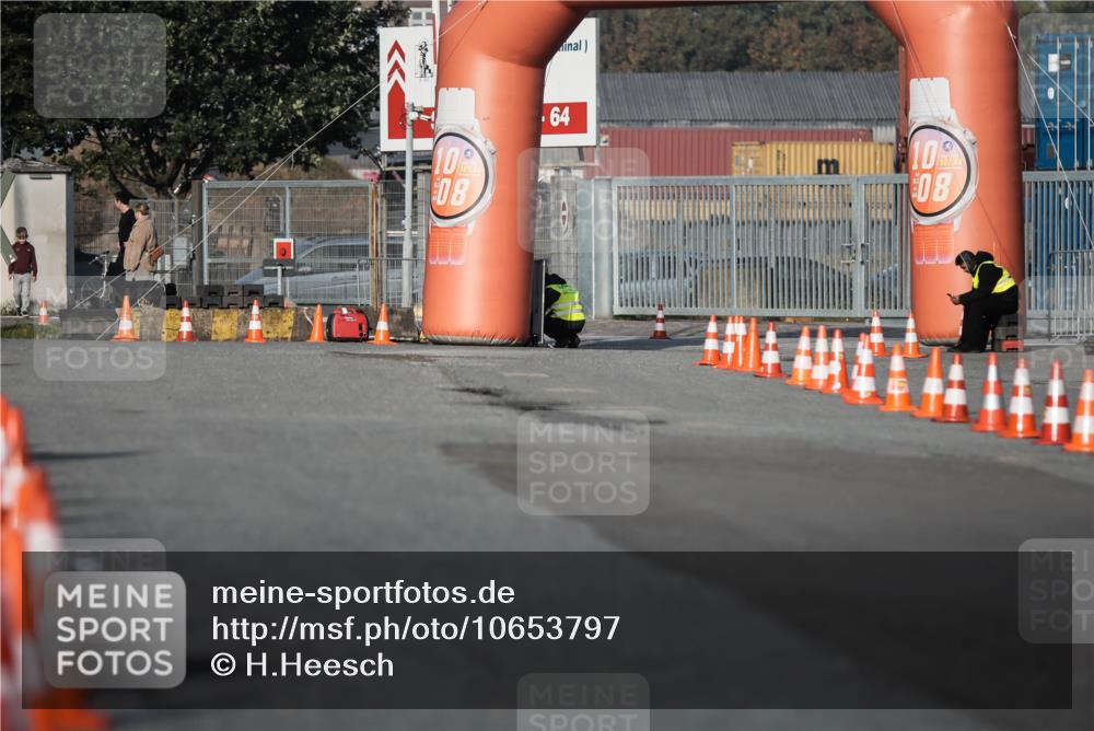 03.10.2026 - Köhlbrandbrückenlauf H.Heesch http://msf.ph/oto/10653797 03.10.2026 09:38:14 Ziel  meine-sportfotos.de
