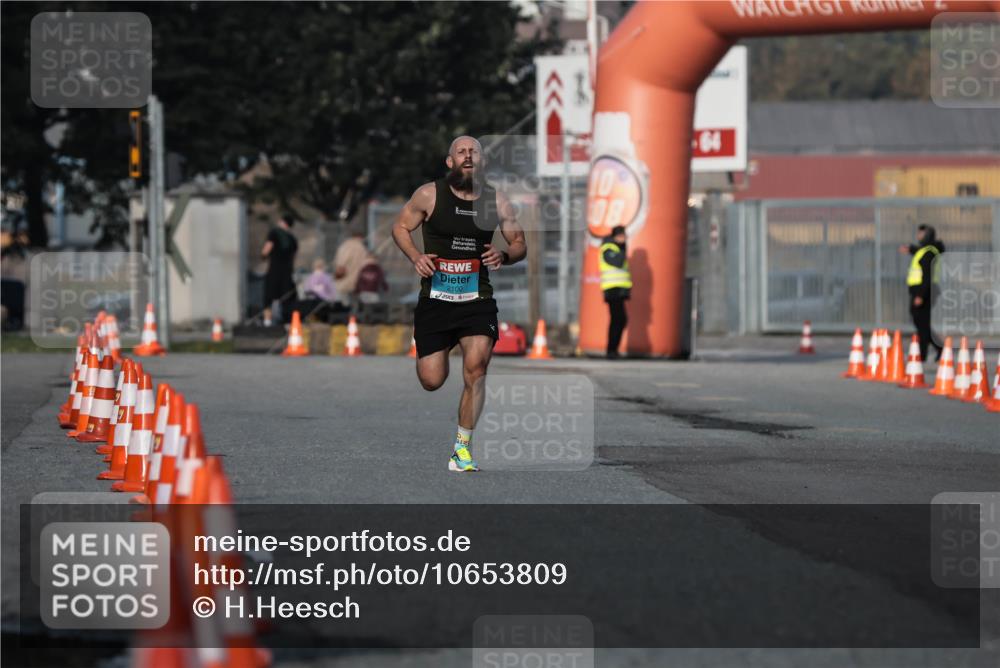 03.10.2026 - Köhlbrandbrückenlauf H.Heesch http://msf.ph/oto/10653809 03.10.2026 09:41:35 Ziel 2100 meine-sportfotos.de
