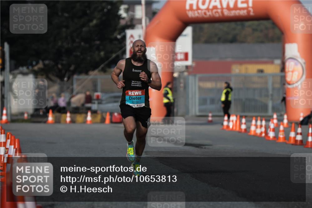 03.10.2026 - Köhlbrandbrückenlauf H.Heesch http://msf.ph/oto/10653813 03.10.2026 09:41:37 Ziel 2100 meine-sportfotos.de