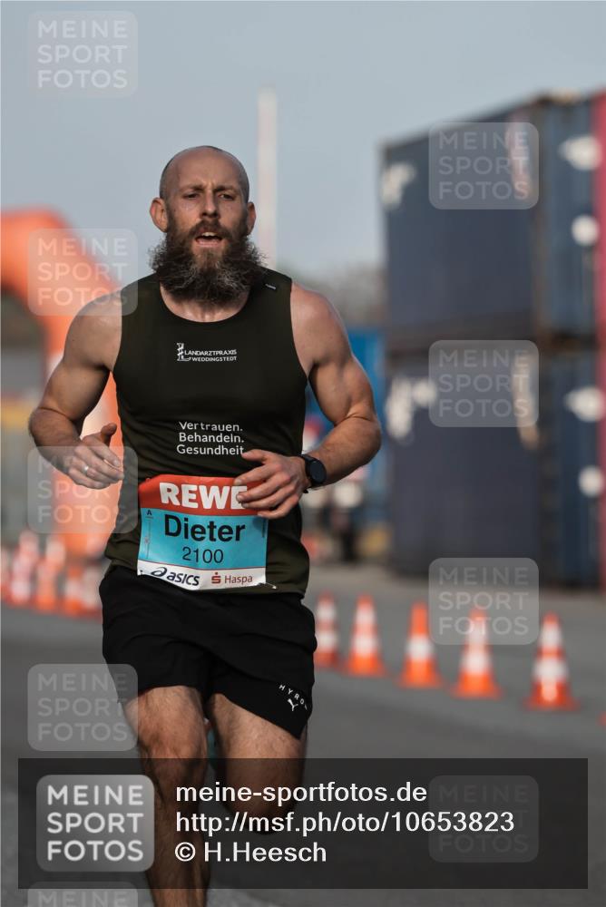 03.10.2026 - Köhlbrandbrückenlauf H.Heesch http://msf.ph/oto/10653823 03.10.2026 09:41:40 Ziel 2100 meine-sportfotos.de
