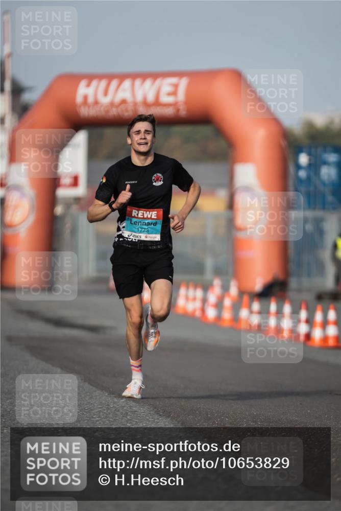 03.10.2026 - Köhlbrandbrückenlauf H.Heesch http://msf.ph/oto/10653829 03.10.2026 09:43:02 Ziel 1773 meine-sportfotos.de