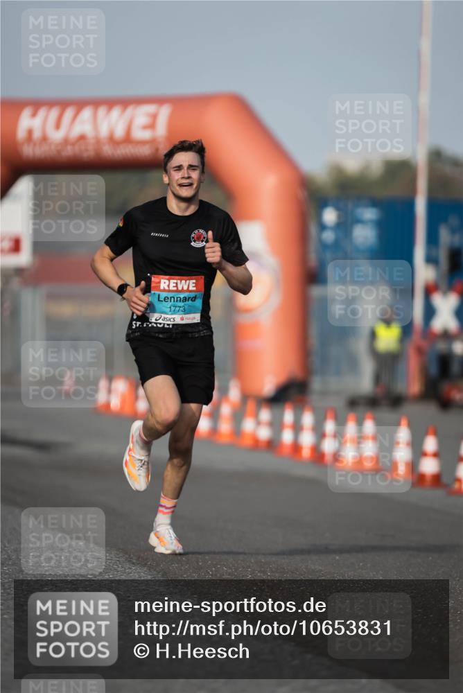 03.10.2026 - Köhlbrandbrückenlauf H.Heesch http://msf.ph/oto/10653831 03.10.2026 09:43:02 Ziel 1773 meine-sportfotos.de