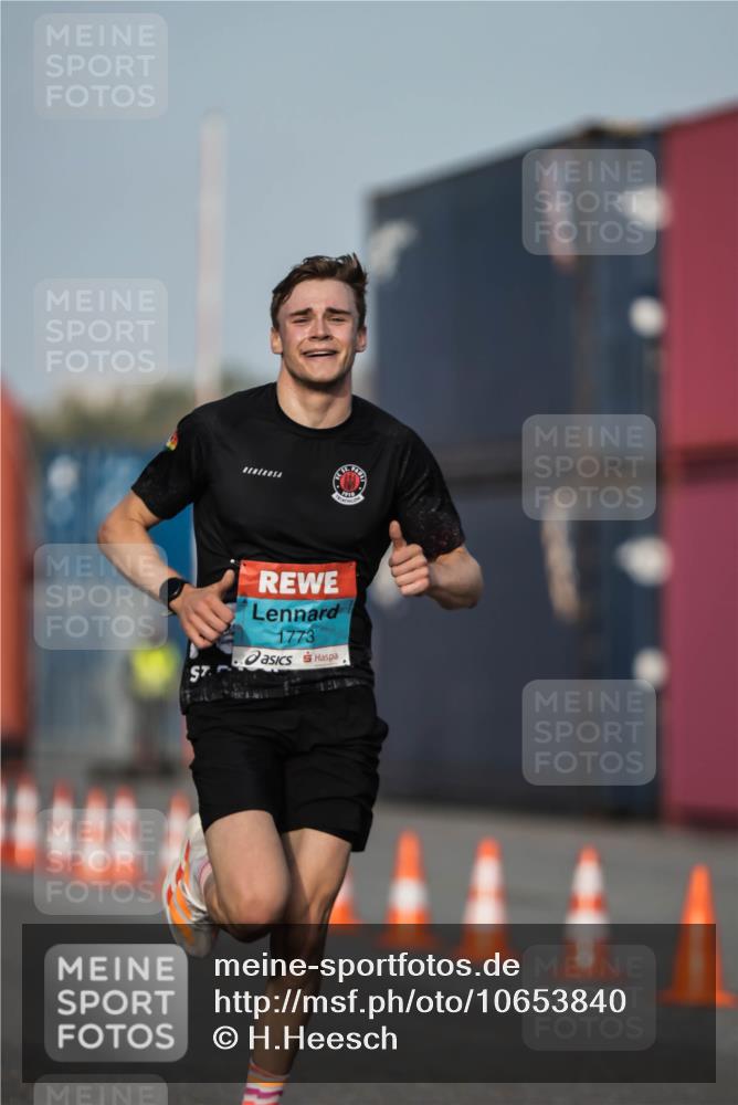 03.10.2026 - Köhlbrandbrückenlauf H.Heesch http://msf.ph/oto/10653840 03.10.2026 09:43:04 Ziel 1773 meine-sportfotos.de