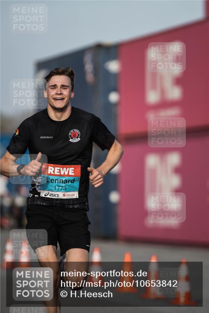 03.10.2026 - Köhlbrandbrückenlauf H.Heesch http://msf.ph/oto/10653842 03.10.2026 09:43:04 Ziel 1773 meine-sportfotos.de
