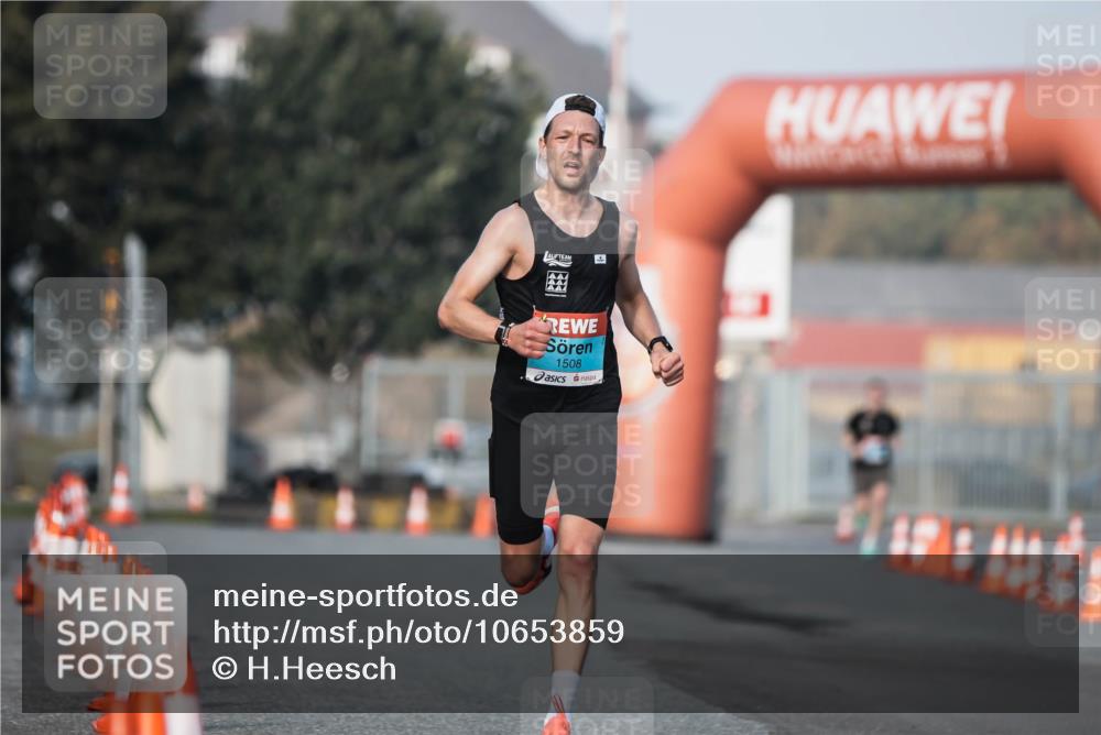 03.10.2026 - Köhlbrandbrückenlauf H.Heesch http://msf.ph/oto/10653859 03.10.2026 09:43:49 Ziel 1508 meine-sportfotos.de