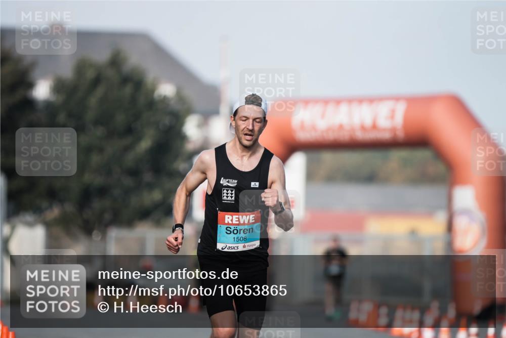 03.10.2026 - Köhlbrandbrückenlauf H.Heesch http://msf.ph/oto/10653865 03.10.2026 09:43:50 Ziel 1508 meine-sportfotos.de