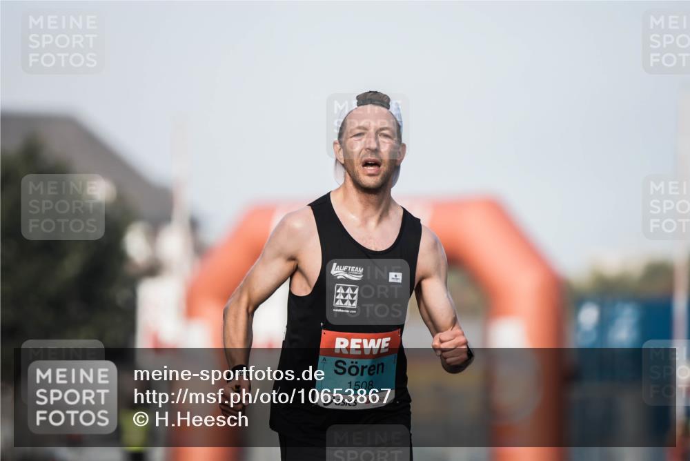 03.10.2026 - Köhlbrandbrückenlauf H.Heesch http://msf.ph/oto/10653867 03.10.2026 09:43:52 Ziel 1508 meine-sportfotos.de