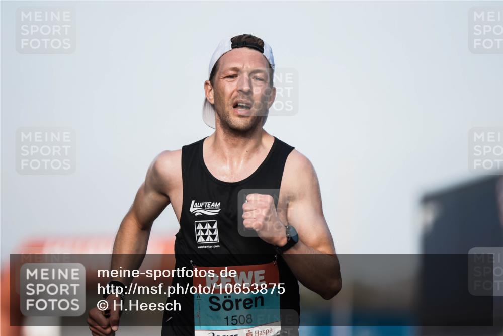 03.10.2026 - Köhlbrandbrückenlauf H.Heesch http://msf.ph/oto/10653875 03.10.2026 09:43:53 Ziel 1508 meine-sportfotos.de