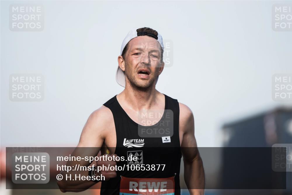 03.10.2026 - Köhlbrandbrückenlauf H.Heesch http://msf.ph/oto/10653877 03.10.2026 09:43:53 Ziel 1508 meine-sportfotos.de