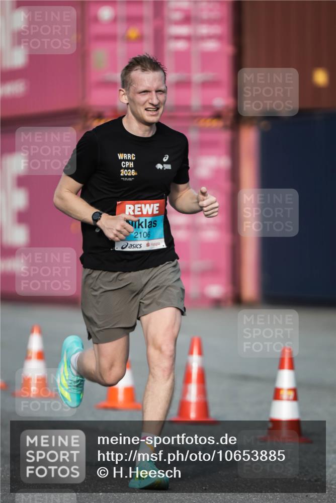 03.10.2026 - Köhlbrandbrückenlauf H.Heesch http://msf.ph/oto/10653885 03.10.2026 09:44:07 Ziel 2106 meine-sportfotos.de