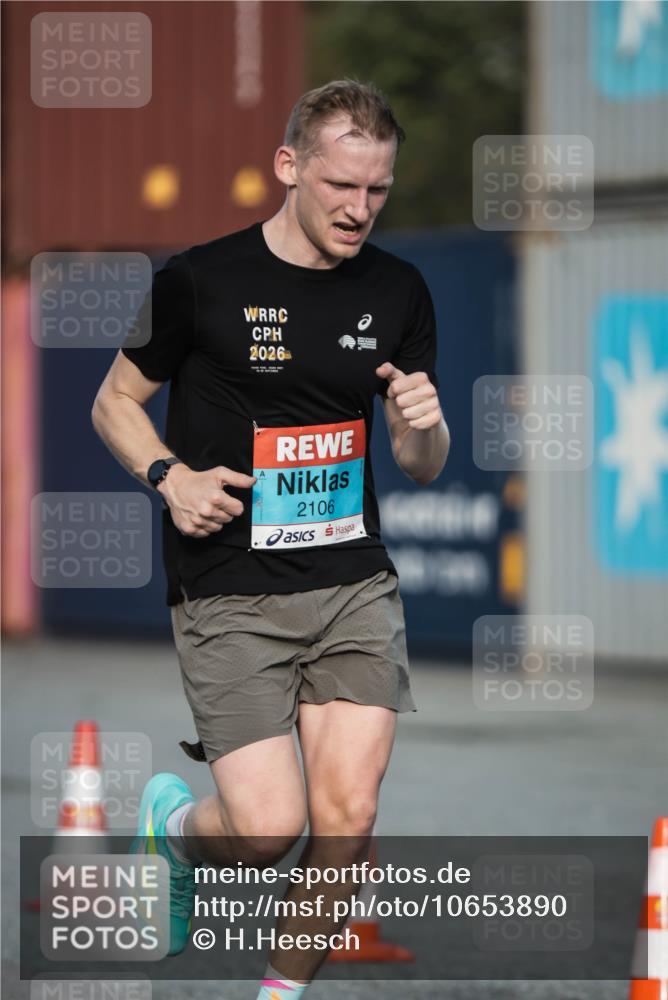 03.10.2026 - Köhlbrandbrückenlauf H.Heesch http://msf.ph/oto/10653890 03.10.2026 09:44:08 Ziel 2106 meine-sportfotos.de