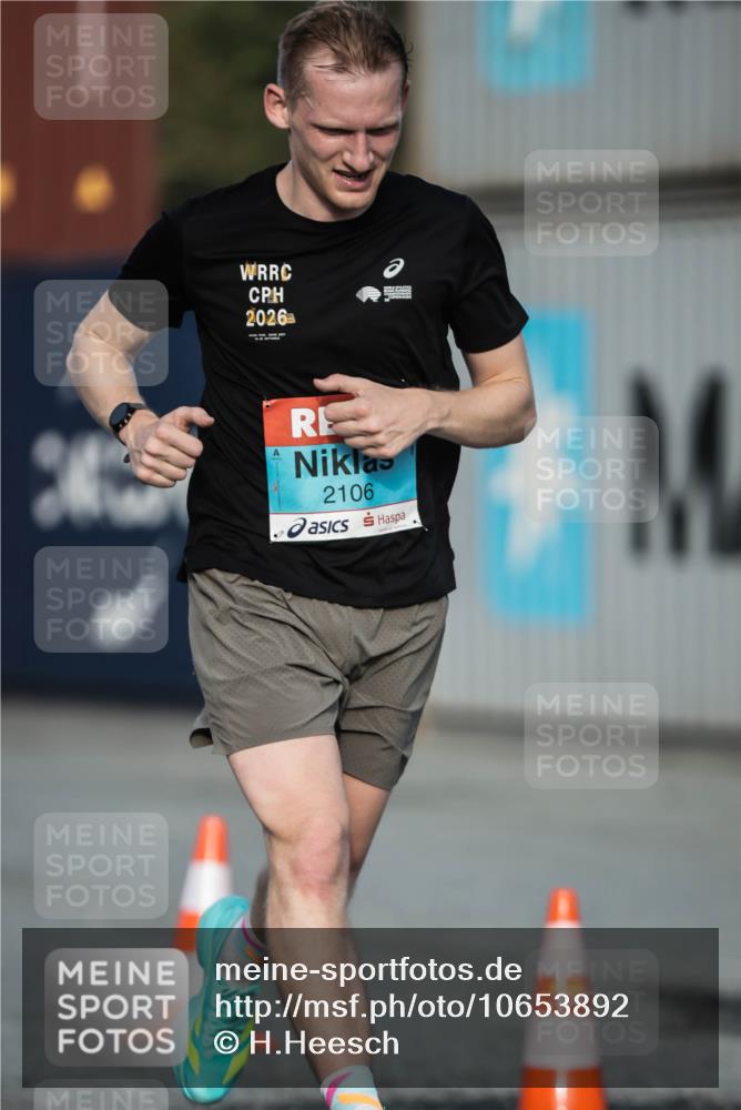 03.10.2026 - Köhlbrandbrückenlauf H.Heesch http://msf.ph/oto/10653892 03.10.2026 09:44:08 Ziel 2106 meine-sportfotos.de