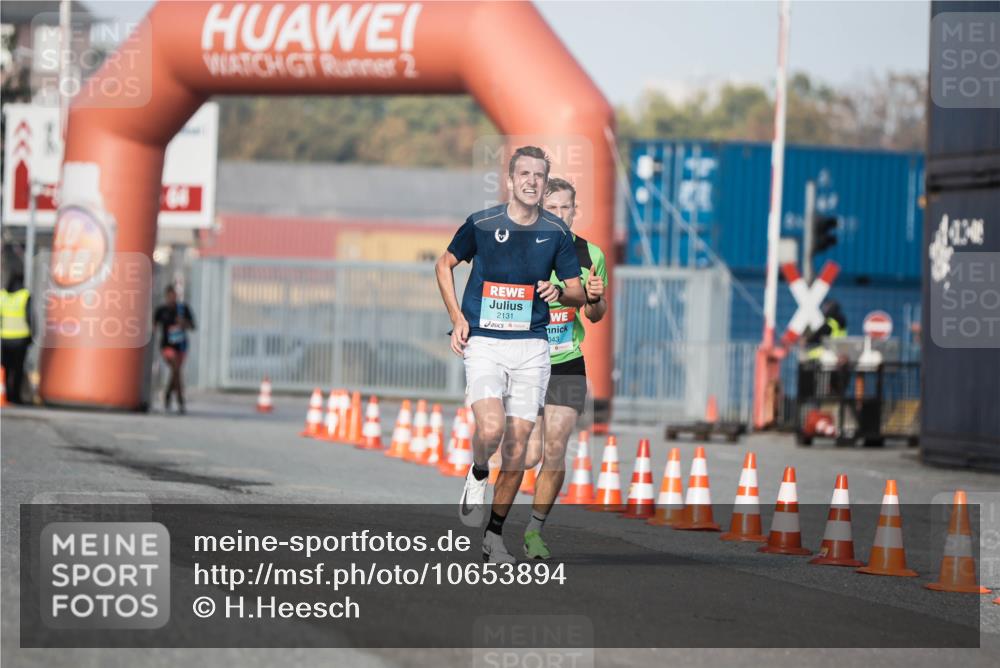 03.10.2026 - Köhlbrandbrückenlauf H.Heesch http://msf.ph/oto/10653894 03.10.2026 09:44:39 Ziel 2043, 2131 meine-sportfotos.de