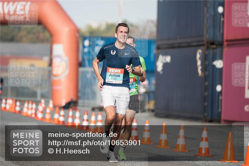 03.10.2026 - Köhlbrandbrückenlauf H.Heesch http://msf.ph/oto/10653901 03.10.2026 09:44:41 Ziel 2043, 2131 meine-sportfotos.de