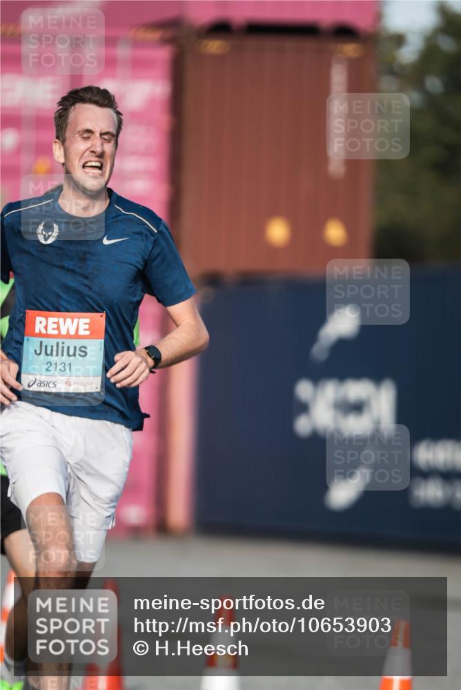 03.10.2026 - Köhlbrandbrückenlauf H.Heesch http://msf.ph/oto/10653903 03.10.2026 09:44:44 Ziel 2043, 2131 meine-sportfotos.de