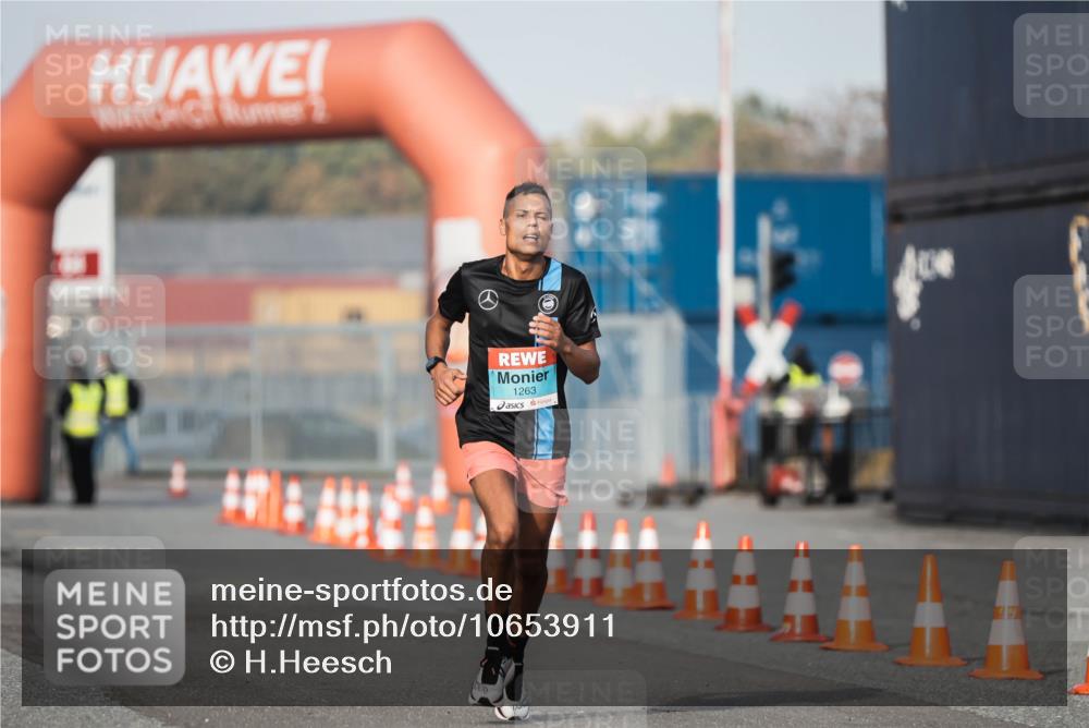 03.10.2026 - Köhlbrandbrückenlauf H.Heesch http://msf.ph/oto/10653911 03.10.2026 09:44:59 Ziel 1263 meine-sportfotos.de