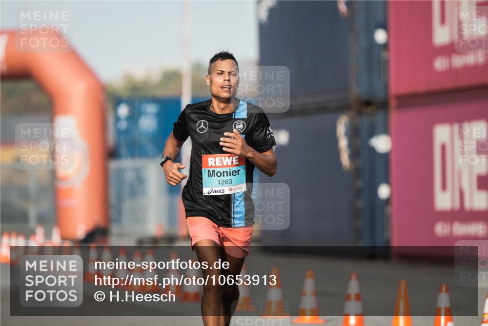 03.10.2026 - Köhlbrandbrückenlauf H.Heesch http://msf.ph/oto/10653913 03.10.2026 09:45:01 Ziel 1263 meine-sportfotos.de