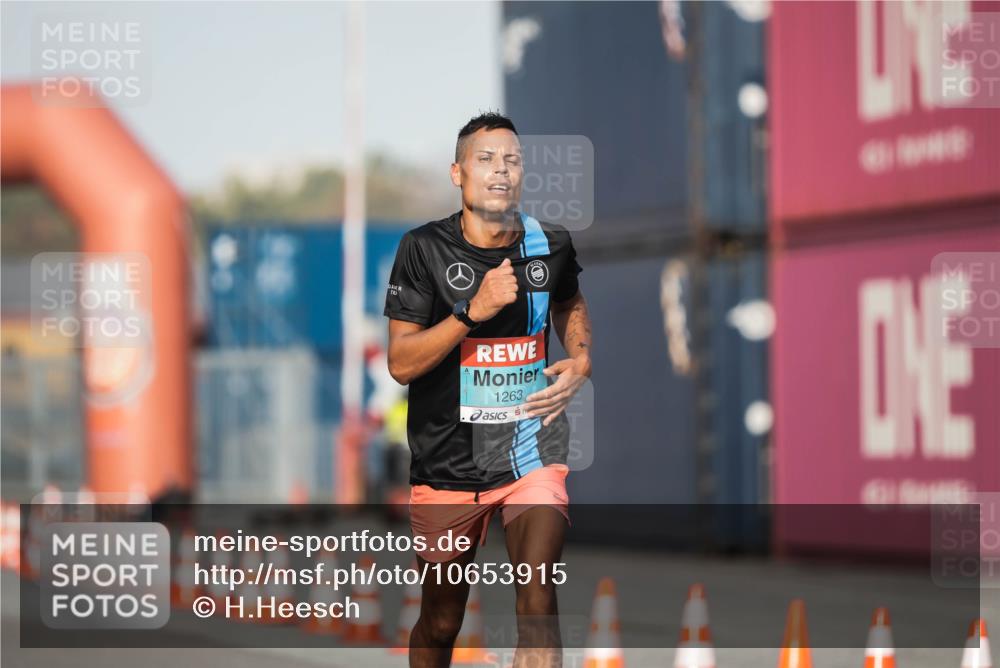 03.10.2026 - Köhlbrandbrückenlauf H.Heesch http://msf.ph/oto/10653915 03.10.2026 09:45:01 Ziel 1263 meine-sportfotos.de