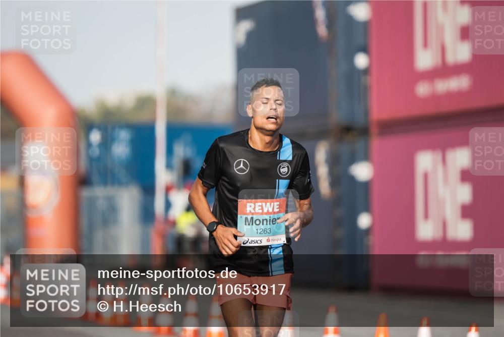 03.10.2026 - Köhlbrandbrückenlauf H.Heesch http://msf.ph/oto/10653917 03.10.2026 09:45:02 Ziel 1263 meine-sportfotos.de