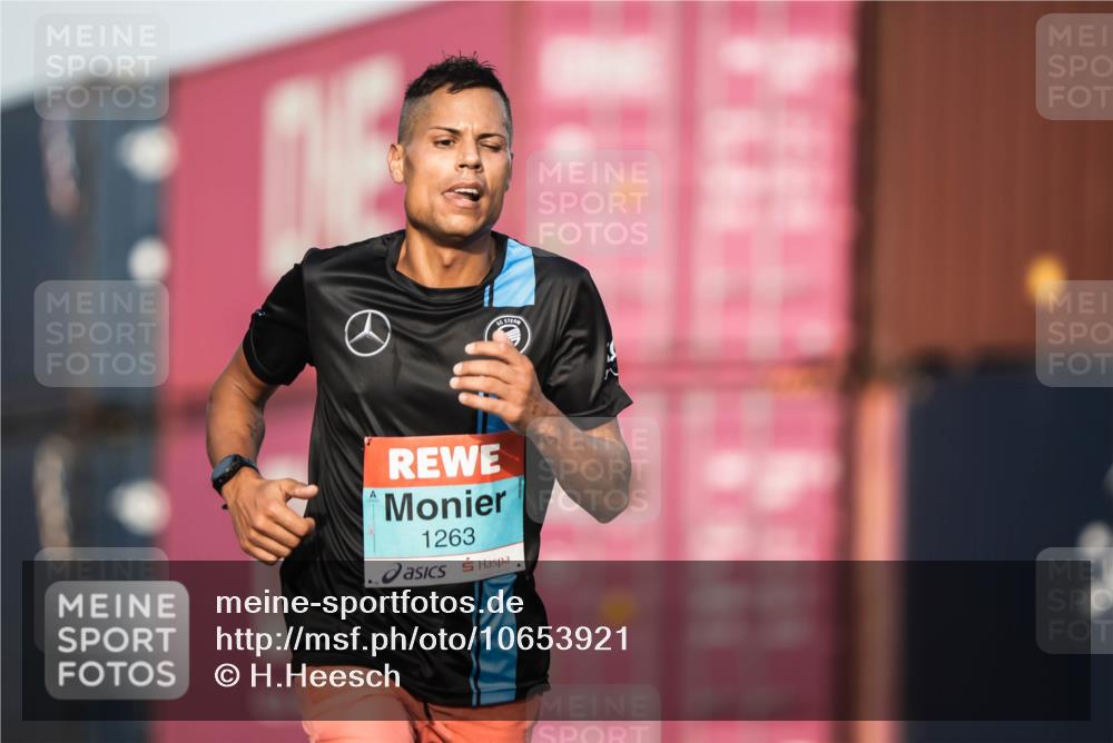 03.10.2026 - Köhlbrandbrückenlauf H.Heesch http://msf.ph/oto/10653921 03.10.2026 09:45:03 Ziel 1263 meine-sportfotos.de