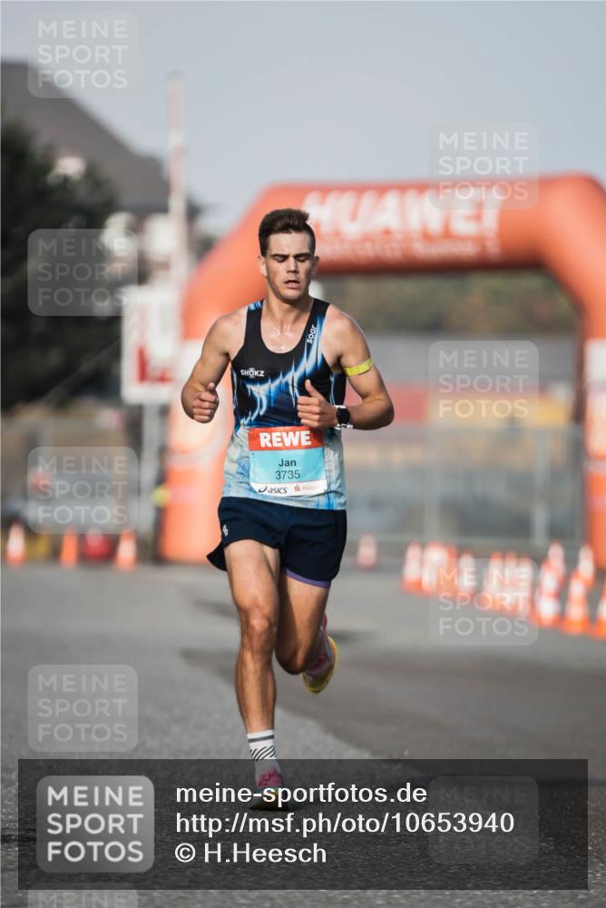 03.10.2026 - Köhlbrandbrückenlauf H.Heesch http://msf.ph/oto/10653940 03.10.2026 09:46:03 Ziel 1063, 3735 meine-sportfotos.de