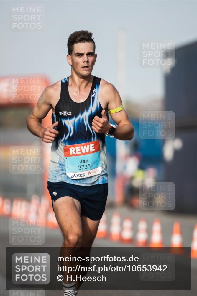 03.10.2026 - Köhlbrandbrückenlauf H.Heesch http://msf.ph/oto/10653942 03.10.2026 09:46:05 Ziel 3735 meine-sportfotos.de