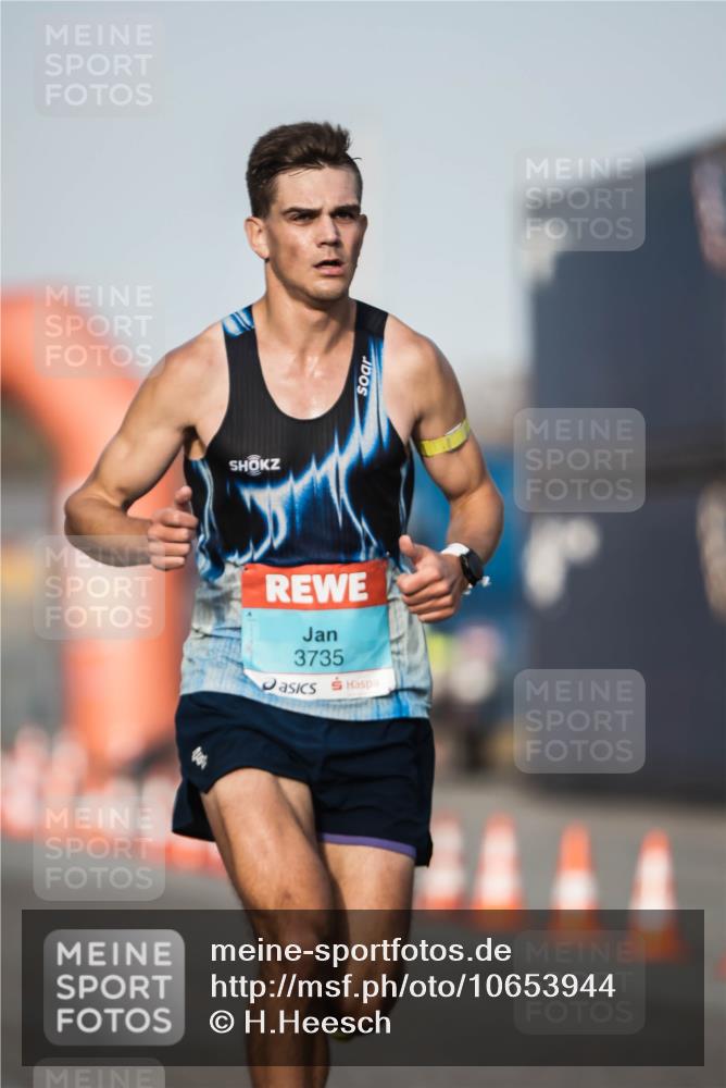 03.10.2026 - Köhlbrandbrückenlauf H.Heesch http://msf.ph/oto/10653944 03.10.2026 09:46:05 Ziel 3735 meine-sportfotos.de
