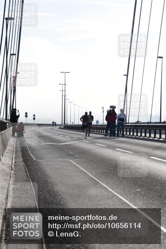 03.10.2026 - Köhlbrandbrückenlauf LenaG. http://msf.ph/oto/10656114 03.10.2026 09:15:31 Position 1  meine-sportfotos.de