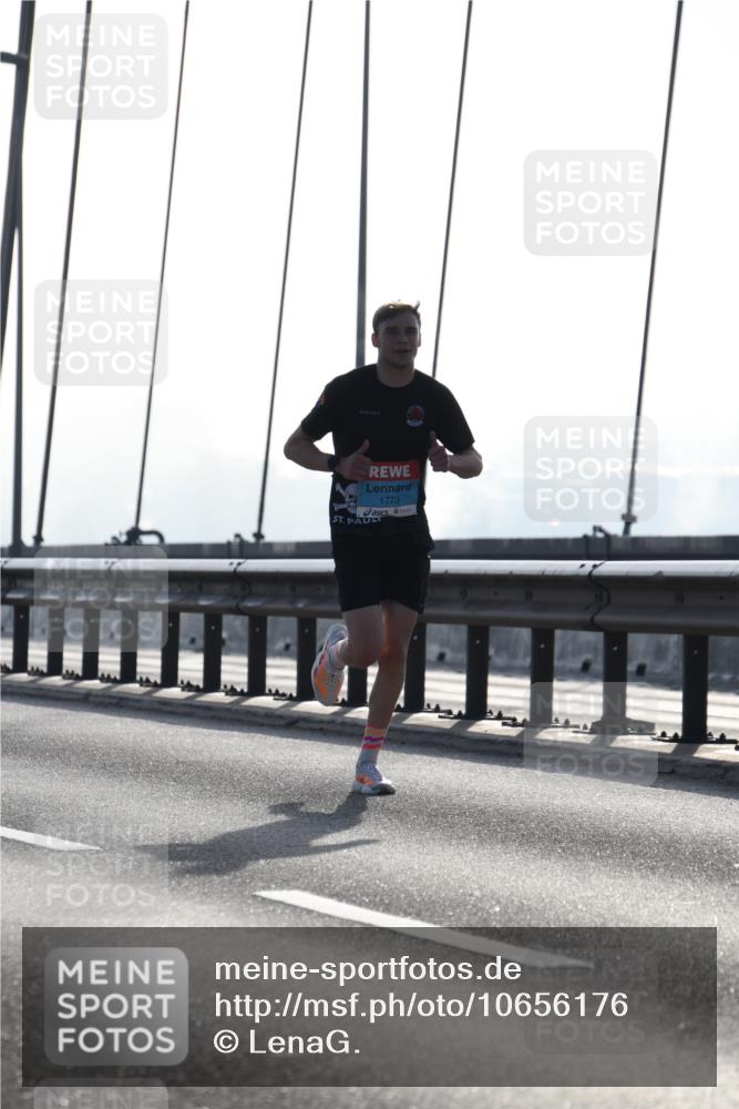 03.10.2026 - Köhlbrandbrückenlauf LenaG. http://msf.ph/oto/10656176 03.10.2026 09:16:04 Position 1 1773 meine-sportfotos.de
