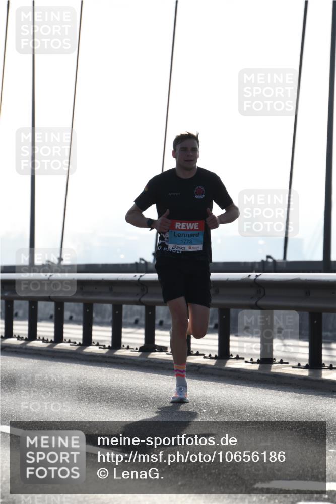 03.10.2026 - Köhlbrandbrückenlauf LenaG. http://msf.ph/oto/10656186 03.10.2026 09:16:05 Position 1 1773, 7 meine-sportfotos.de