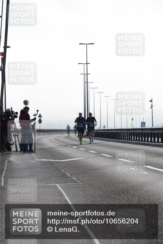 03.10.2026 - Köhlbrandbrückenlauf LenaG. http://msf.ph/oto/10656204 03.10.2026 09:16:26 Position 1  meine-sportfotos.de