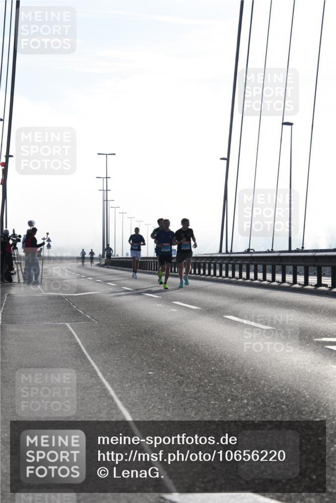 03.10.2026 - Köhlbrandbrückenlauf LenaG. http://msf.ph/oto/10656220 03.10.2026 09:16:33 Position 1  meine-sportfotos.de
