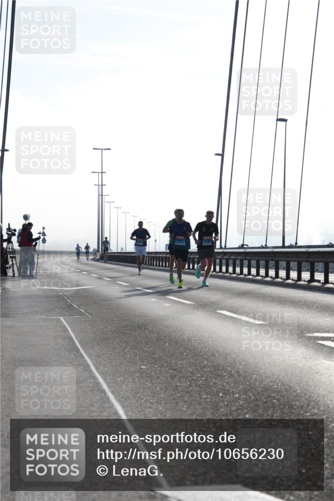 03.10.2026 - Köhlbrandbrückenlauf LenaG. http://msf.ph/oto/10656230 03.10.2026 09:16:34 Position 1  meine-sportfotos.de
