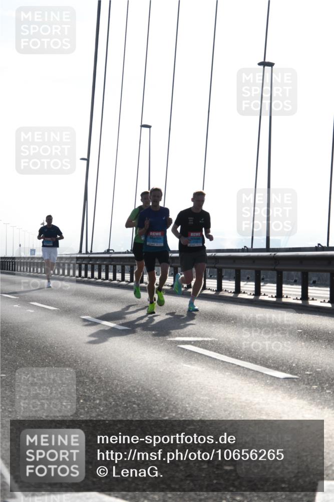 03.10.2026 - Köhlbrandbrückenlauf LenaG. http://msf.ph/oto/10656265 03.10.2026 09:16:37 Position 1  meine-sportfotos.de