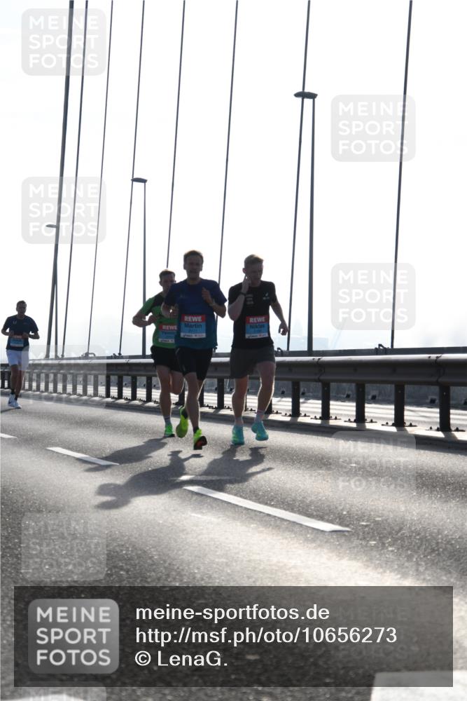03.10.2026 - Köhlbrandbrückenlauf LenaG. http://msf.ph/oto/10656273 03.10.2026 09:16:37 Position 1  meine-sportfotos.de