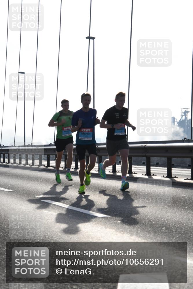 03.10.2026 - Köhlbrandbrückenlauf LenaG. http://msf.ph/oto/10656291 03.10.2026 09:16:38 Position 1 2026, 2111 meine-sportfotos.de