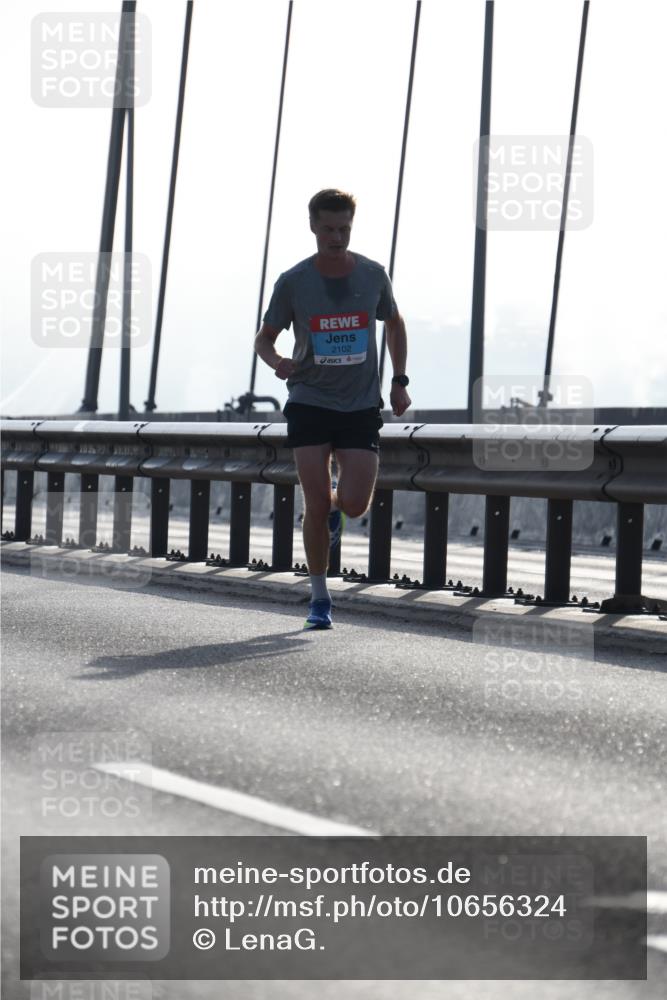 03.10.2026 - Köhlbrandbrückenlauf LenaG. http://msf.ph/oto/10656324 03.10.2026 09:16:49 Position 1 2102 meine-sportfotos.de