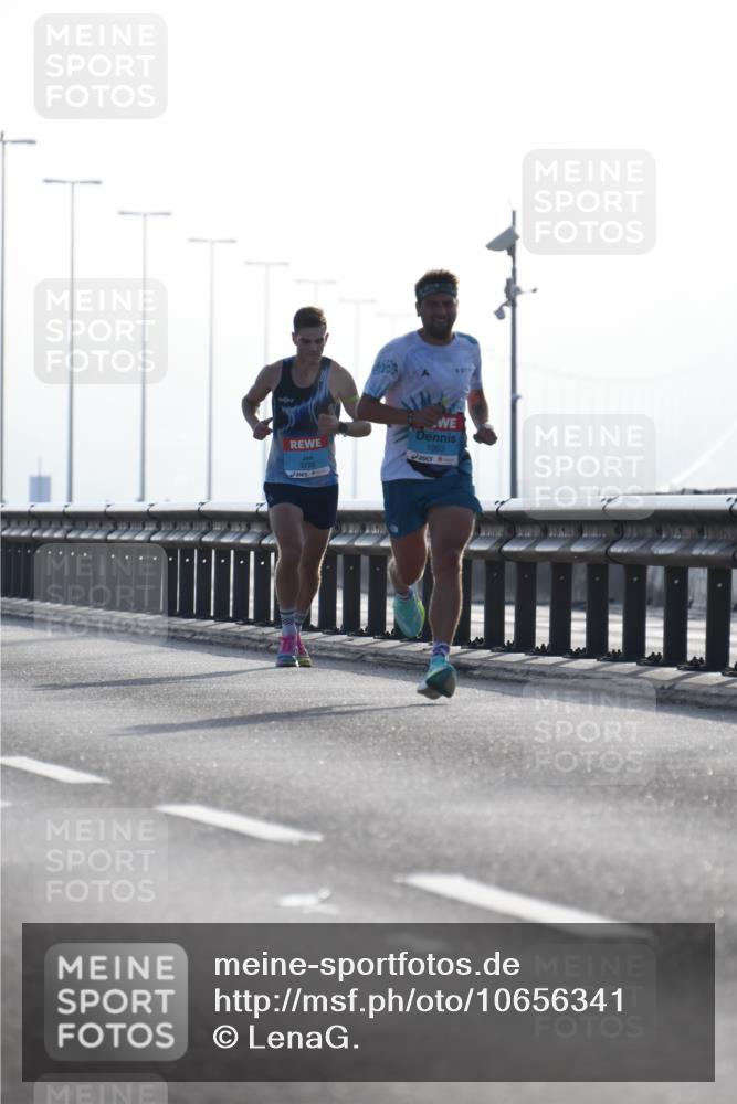 03.10.2026 - Köhlbrandbrückenlauf LenaG. http://msf.ph/oto/10656341 03.10.2026 09:16:56 Position 1 1063 meine-sportfotos.de