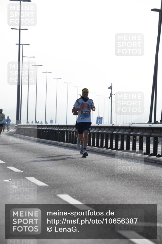 03.10.2026 - Köhlbrandbrückenlauf LenaG. http://msf.ph/oto/10656387 03.10.2026 09:17:20 Position 1 1324 meine-sportfotos.de