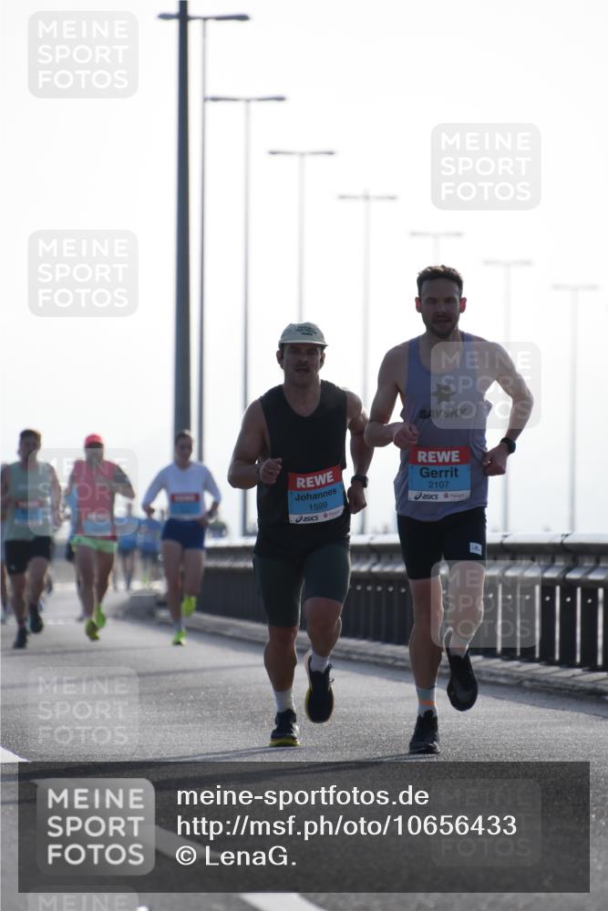 03.10.2026 - Köhlbrandbrückenlauf LenaG. http://msf.ph/oto/10656433 03.10.2026 09:17:40 Position 1 1599, 2107 meine-sportfotos.de