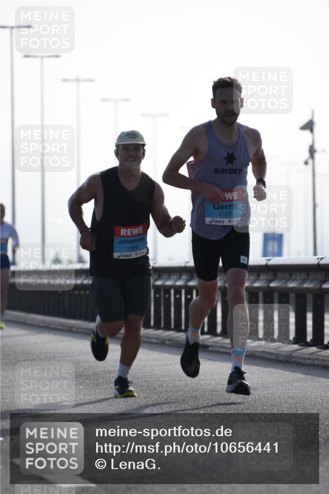 03.10.2026 - Köhlbrandbrückenlauf LenaG. http://msf.ph/oto/10656441 03.10.2026 09:17:41 Position 1 300, 1599, 2107 meine-sportfotos.de