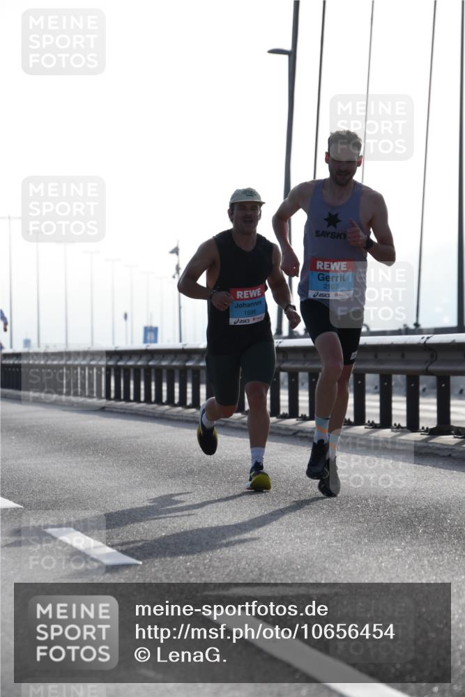03.10.2026 - Köhlbrandbrückenlauf LenaG. http://msf.ph/oto/10656454 03.10.2026 09:17:44 Position 1 1599, 2107 meine-sportfotos.de