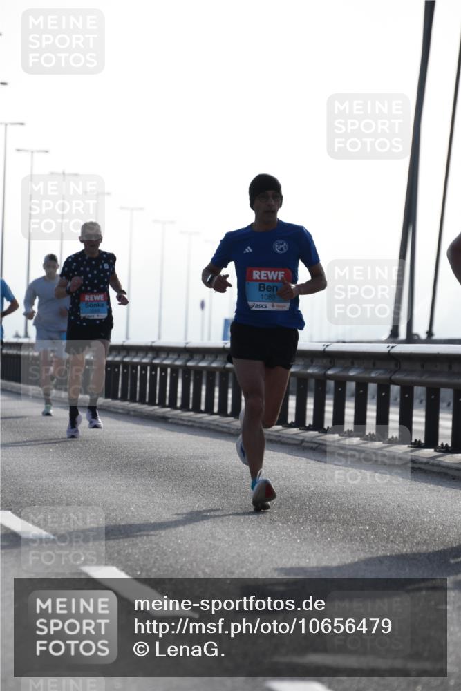 03.10.2026 - Köhlbrandbrückenlauf LenaG. http://msf.ph/oto/10656479 03.10.2026 09:17:55 Position 1 1083 meine-sportfotos.de