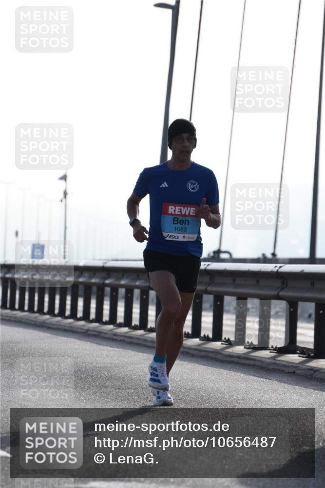 03.10.2026 - Köhlbrandbrückenlauf LenaG. http://msf.ph/oto/10656487 03.10.2026 09:17:56 Position 1 1083 meine-sportfotos.de