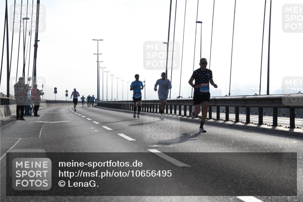 03.10.2026 - Köhlbrandbrückenlauf LenaG. http://msf.ph/oto/10656495 03.10.2026 09:18:02 Position 1  meine-sportfotos.de