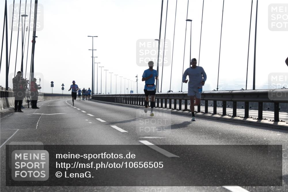 03.10.2026 - Köhlbrandbrückenlauf LenaG. http://msf.ph/oto/10656505 03.10.2026 09:18:04 Position 1  meine-sportfotos.de