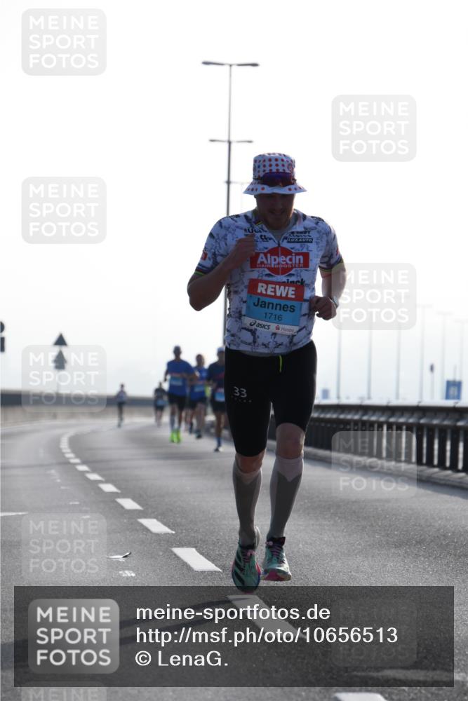 03.10.2026 - Köhlbrandbrückenlauf LenaG. http://msf.ph/oto/10656513 03.10.2026 09:18:13 Position 1 9, 1716, 33 meine-sportfotos.de